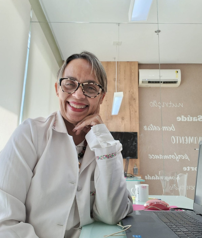 Dra. Aline Carla Araújo