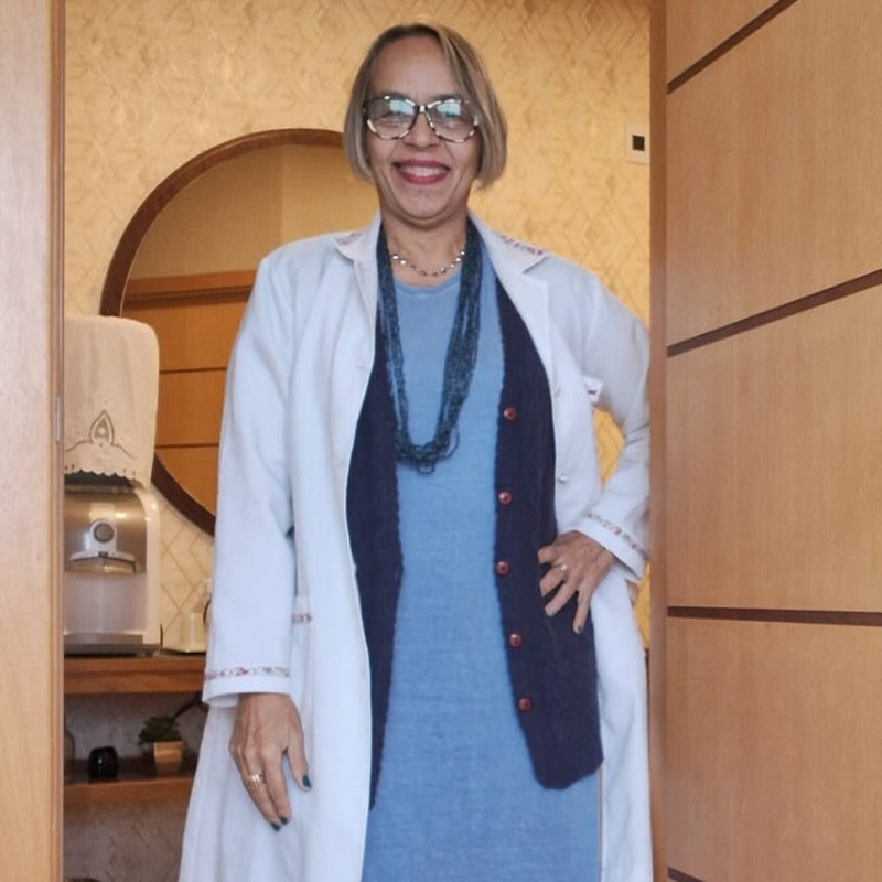 Dra. Aline Carla Araújo